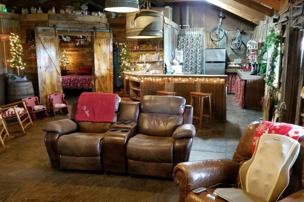 Rural Life On A Real Christmas Tree Farm! Hallmark Experience! Ozark Eksteriør billede