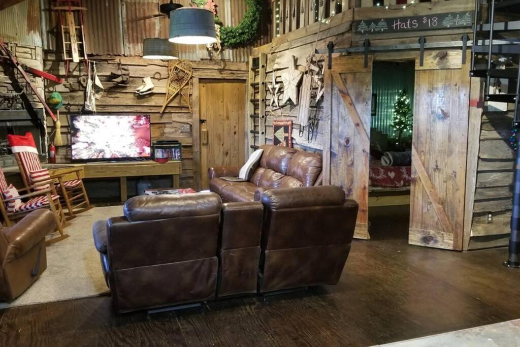 Rural Life On A Real Christmas Tree Farm! Hallmark Experience! Ozark Eksteriør billede