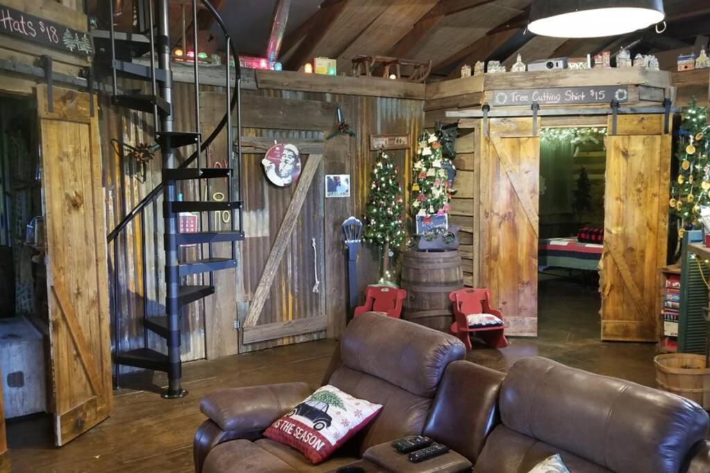 Rural Life On A Real Christmas Tree Farm! Hallmark Experience! Ozark Eksteriør billede
