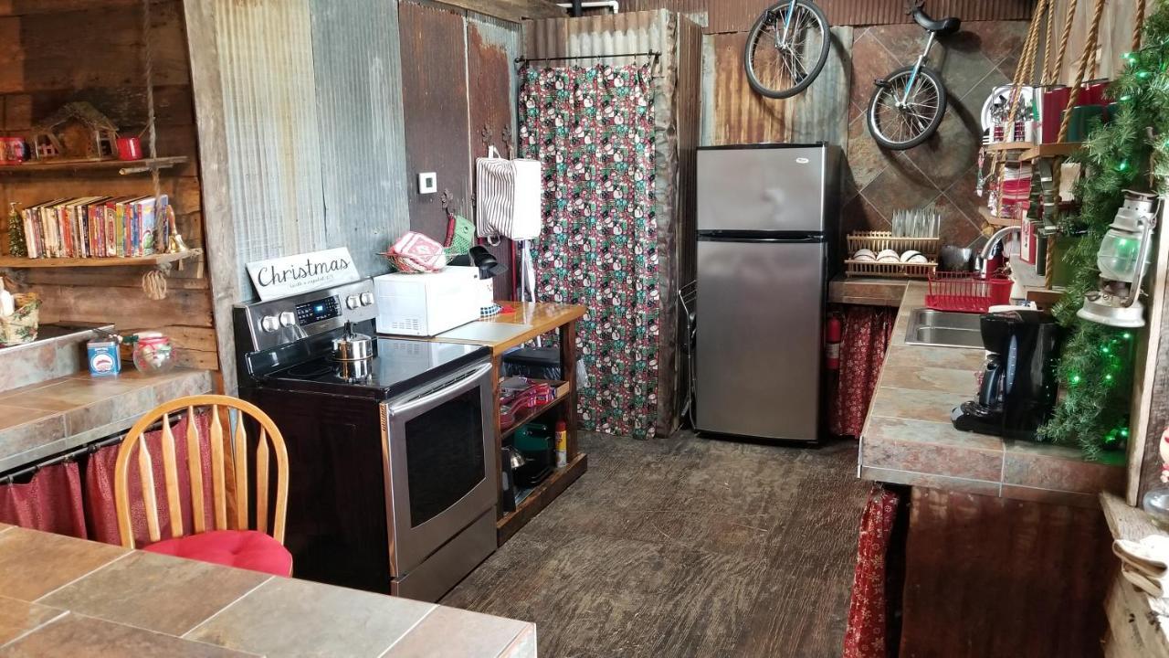 Rural Life On A Real Christmas Tree Farm! Hallmark Experience! Ozark Eksteriør billede