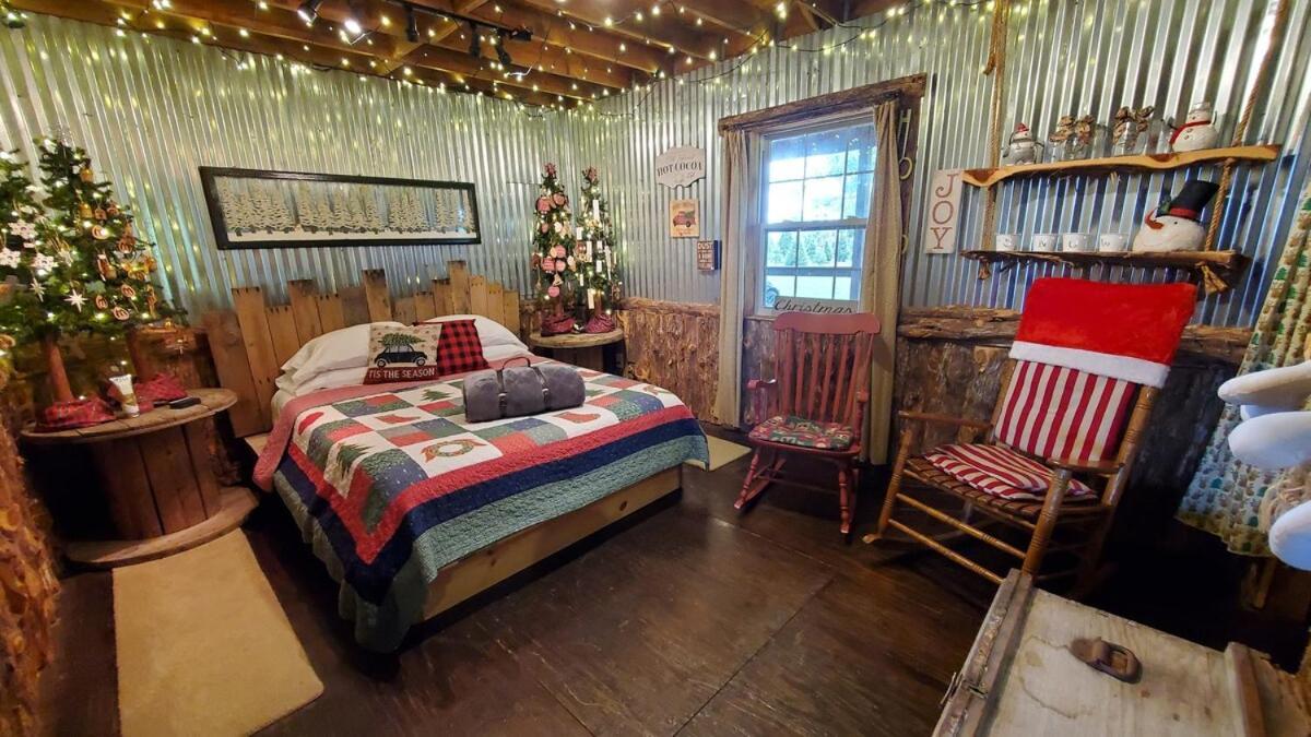 Rural Life On A Real Christmas Tree Farm! Hallmark Experience! Ozark Eksteriør billede