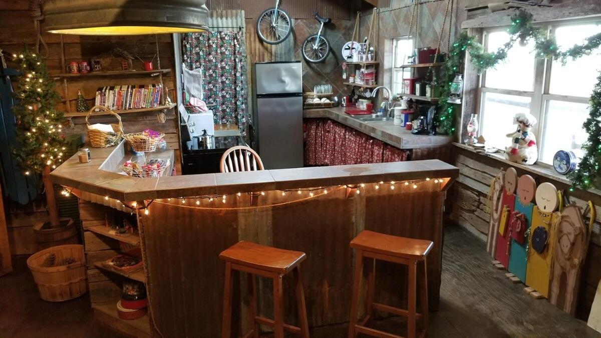 Rural Life On A Real Christmas Tree Farm! Hallmark Experience! Ozark Eksteriør billede