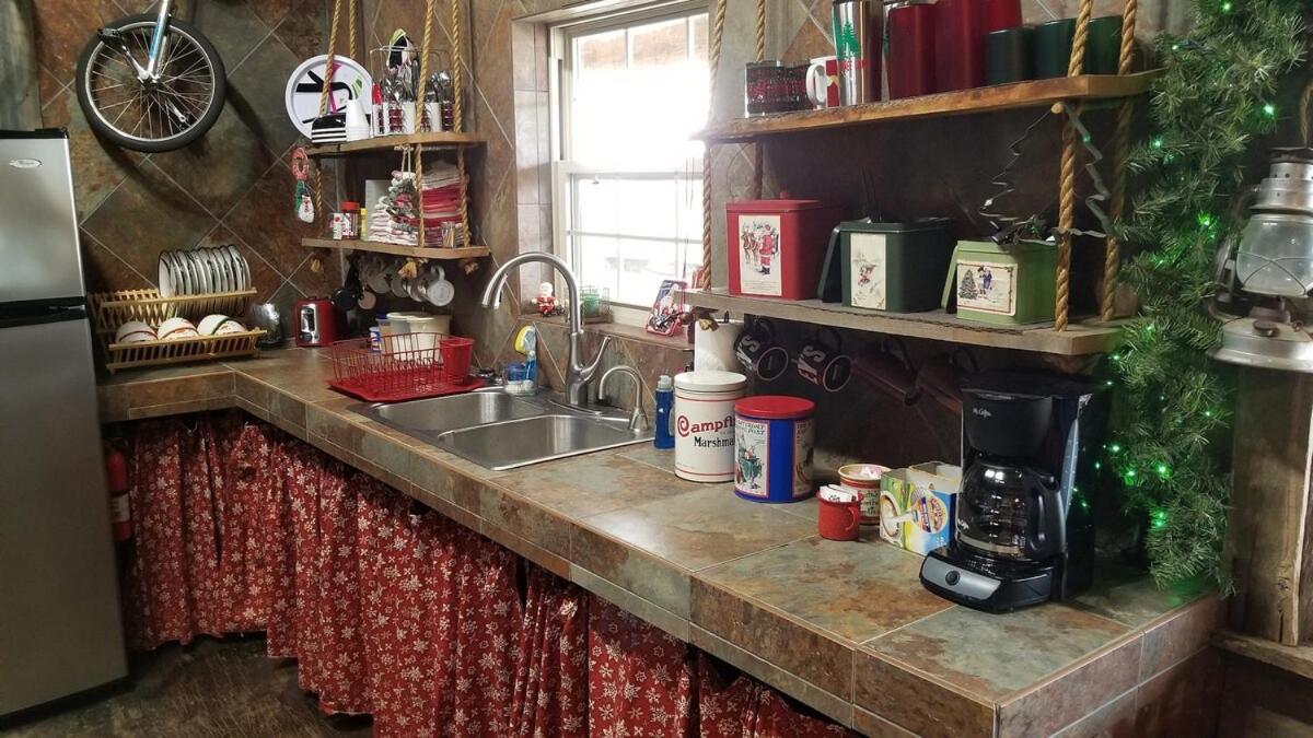 Rural Life On A Real Christmas Tree Farm! Hallmark Experience! Ozark Eksteriør billede