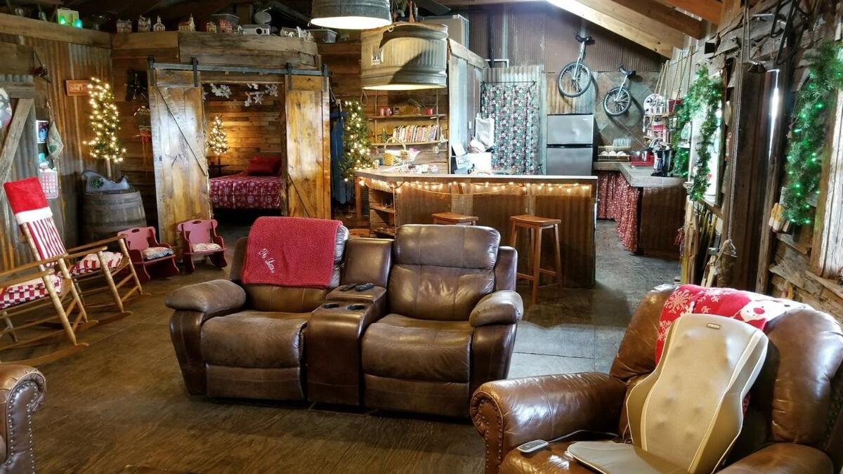 Rural Life On A Real Christmas Tree Farm! Hallmark Experience! Ozark Eksteriør billede